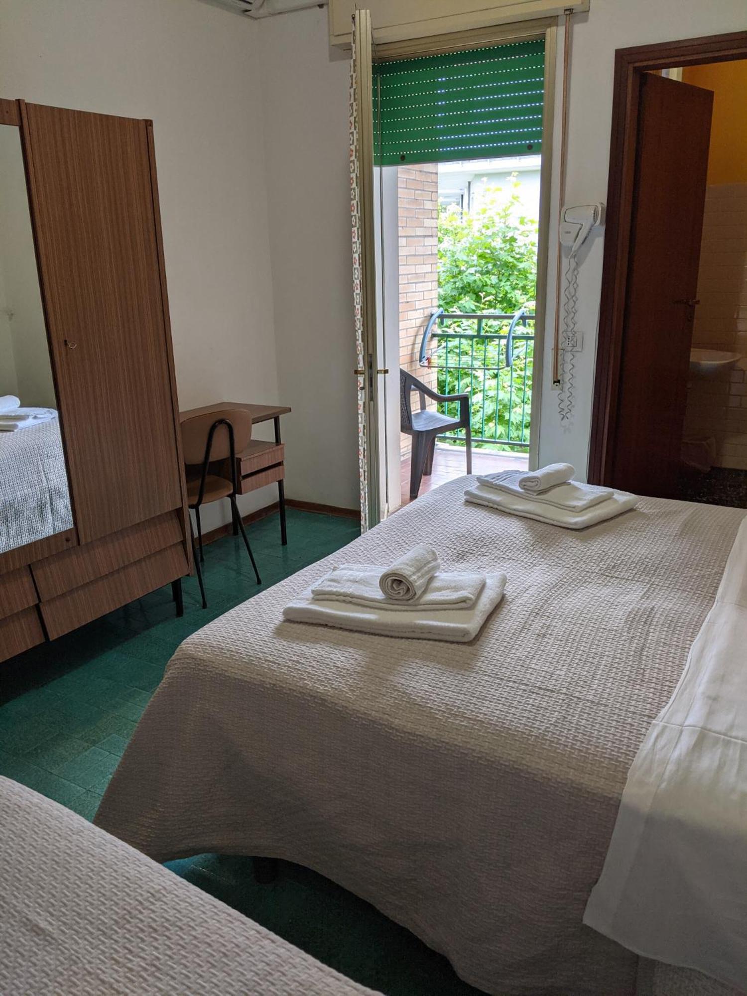 Hotel Bellevue Cesena Bagian luar foto
