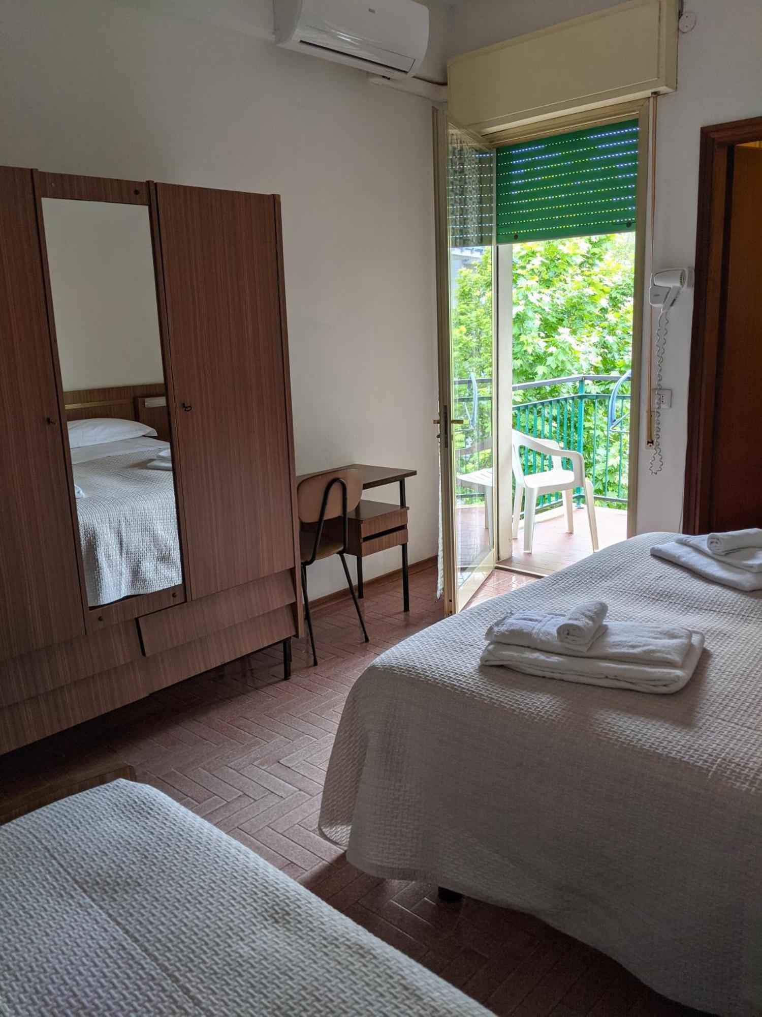 Hotel Bellevue Cesena Bagian luar foto
