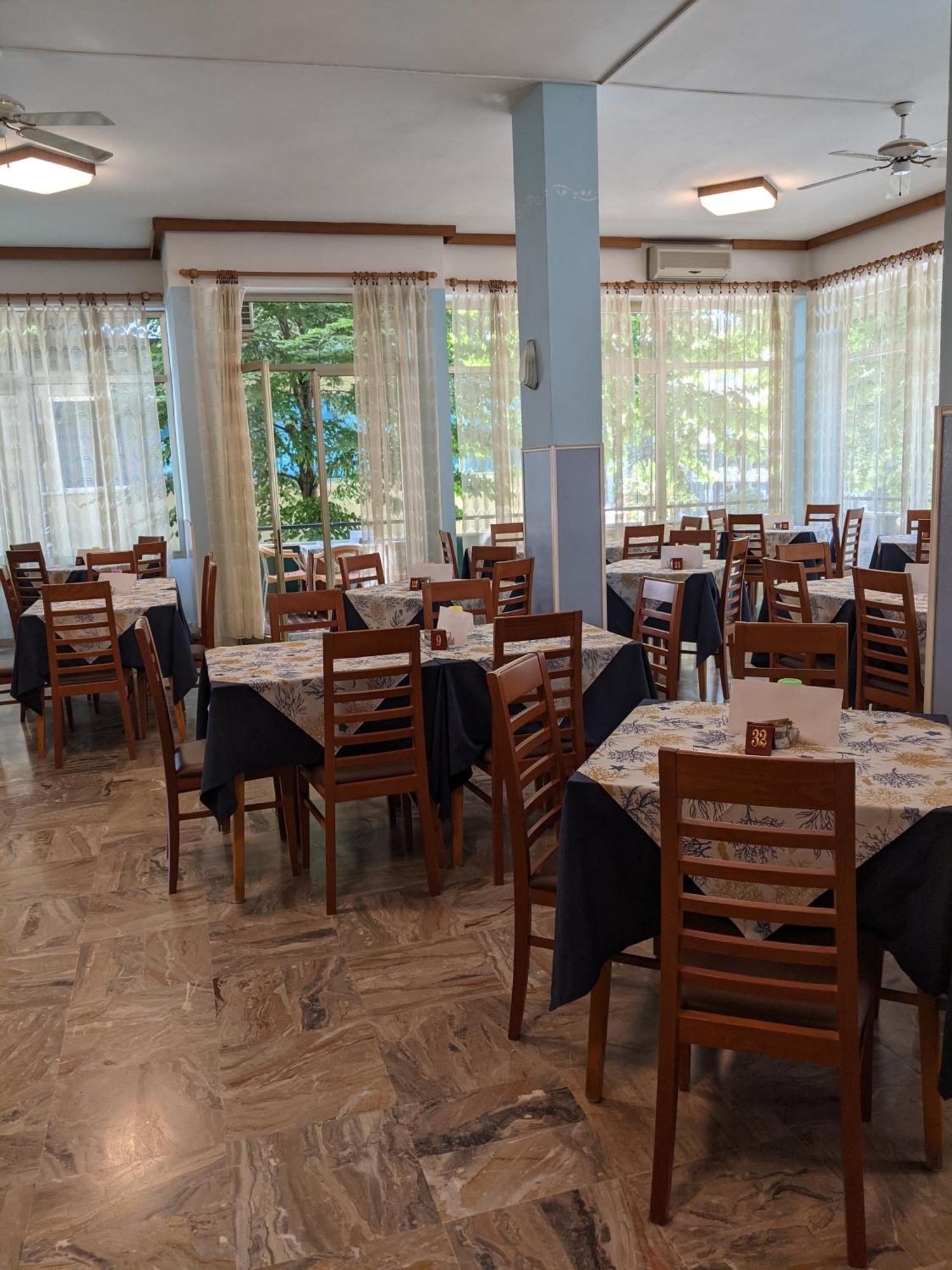 Hotel Bellevue Cesena Bagian luar foto