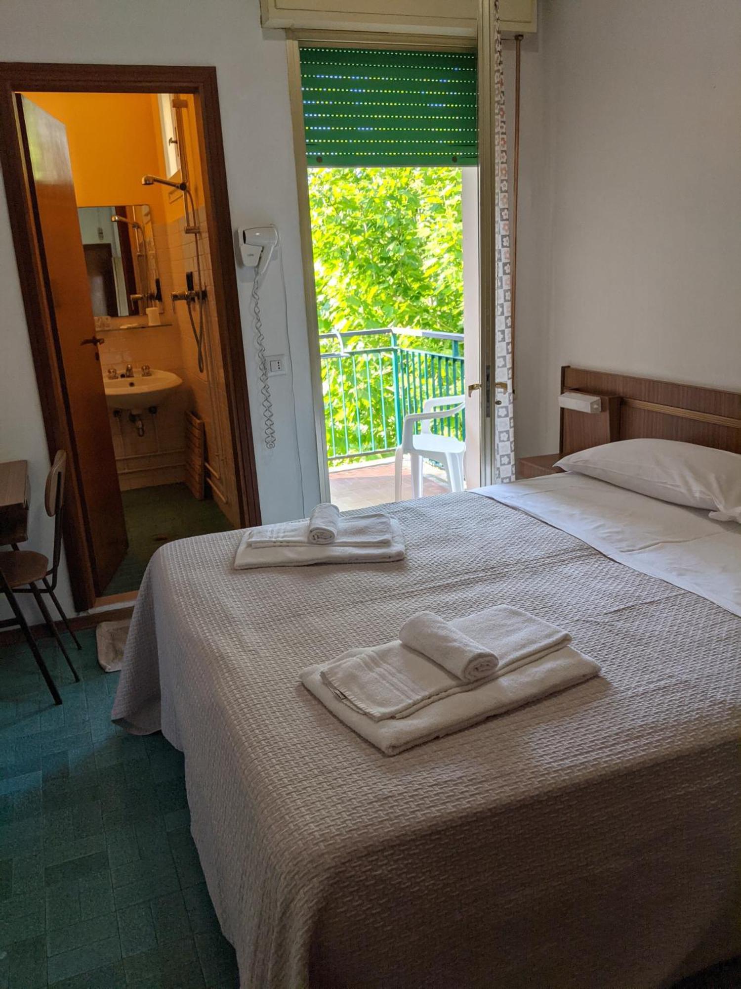 Hotel Bellevue Cesena Bagian luar foto