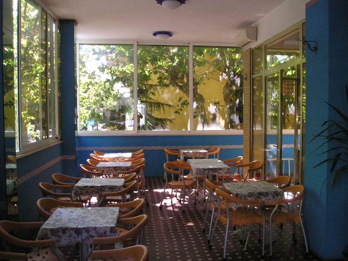 Hotel Bellevue Cesena Bagian luar foto