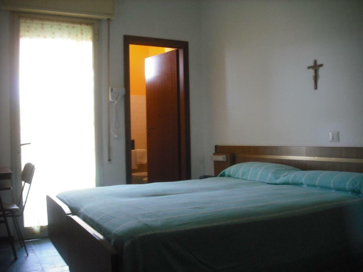 Hotel Bellevue Cesena Bagian luar foto