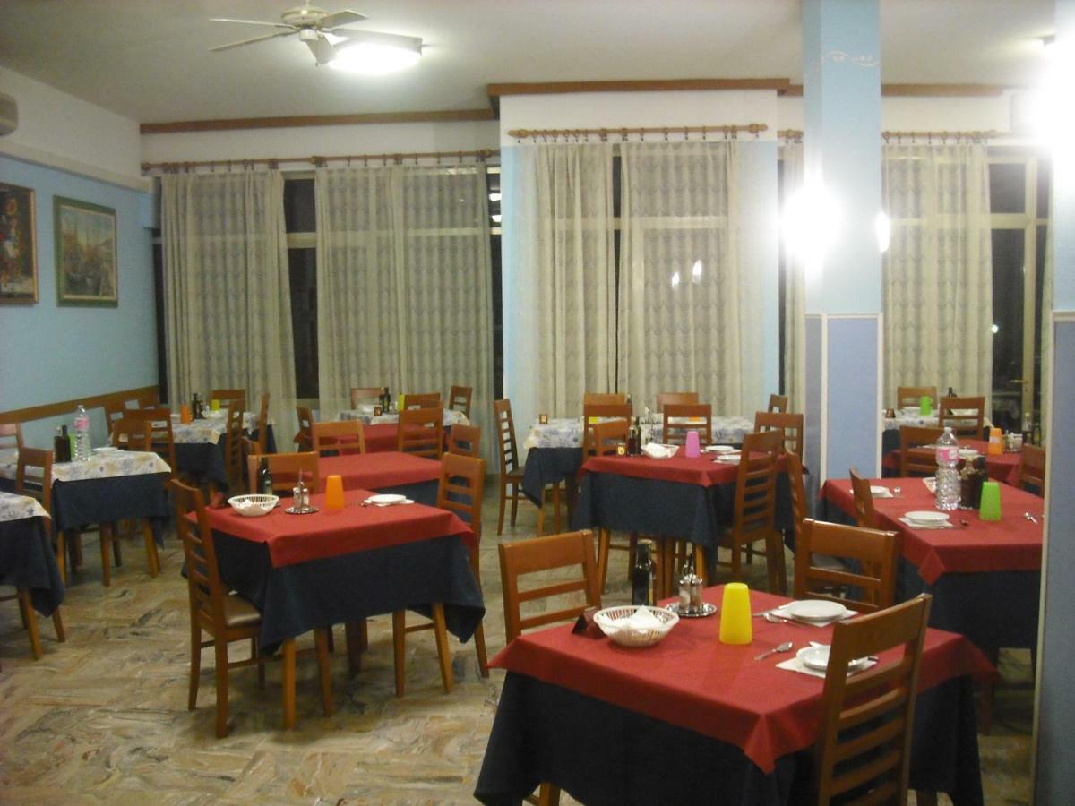 Hotel Bellevue Cesena Bagian luar foto
